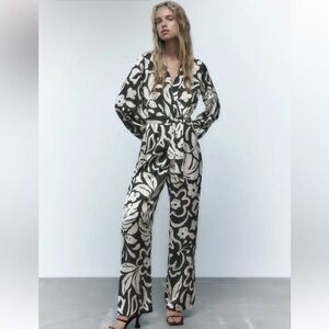 New Zara Feminine Floral Satin Jumpsuit Chic V Neck Neutral Tropical Wide Leg